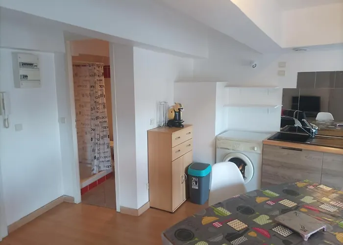 33 M2 Face Au Port De Sete, Centre Ville