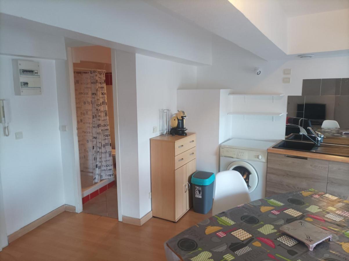 33 M2 Face Au Port De Sete, Centre * Sete