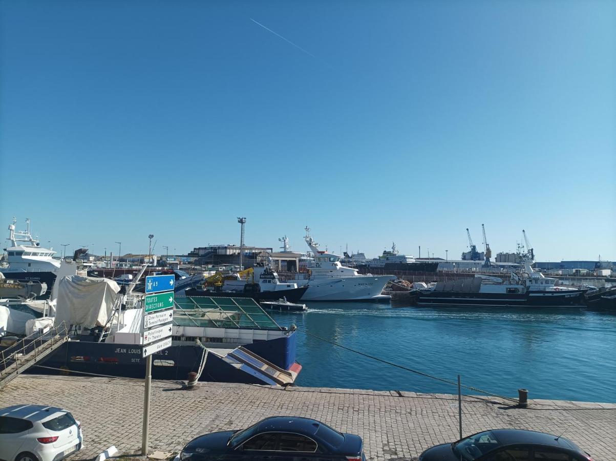 33 M2 Face Au Port De Sète, Centre *